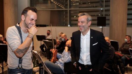Ο Κωνσταντίνος Ζέρβας στην πρόβα του Πάνου Μουζουράκη στο δημαρχείο Θεσσαλονίκης