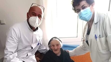 Εμβολιάστηκε γιαγιά 107 ετών από τις Σέρρες