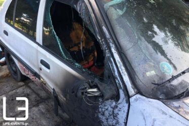 Θεσσαλονίκη: Φωτιά σε οχήματα σε πυλωτή πολυκατοικίας