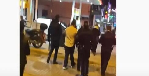 Συνελήφθη τράπερ που καλούσε κόσμο να πάρει μέρος σε βίντεο κλιπ (ΒΙΝΤΕΟ)