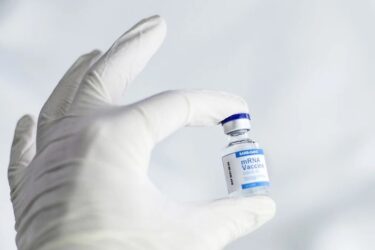 Γκάγκα: Αρχές Απριλίου έρχεται το εμβόλιο της Sanofi στην Ελλάδα (ΒΙΝΤΕΟ)