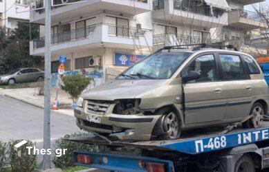 Θεσσαλονίκη: ΙΧ “καβάλησε” τη νησίδα στην Επταπυργίου – Ενας τραυματίας (ΦΩΤΟ)