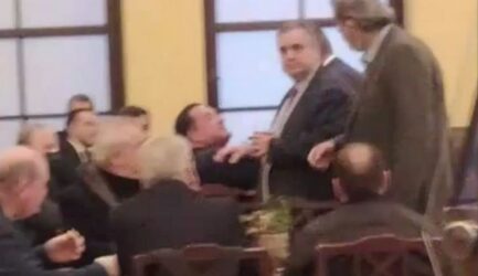 Η στιγμή που Άδωνις Γεωργιάδης και Παύλος Πολάκης θα πιάνονταν στα χέρια (ΒΙΝΤΕΟ)