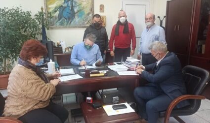 Δήμος Ωραιοκάστρου: Υπογράφηκε η σύμβαση για την κατασκευή δικτύου αποχέτευσης σε Νέα Φιλαδέλφεια και Μεσαίο (ΦΩΤΟ)