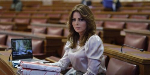Κατερίνα Παπακώστα: Διευκρινίσεις για τη δήλωση περί προστίμων στους εγκλωβισμένους οδηγούς