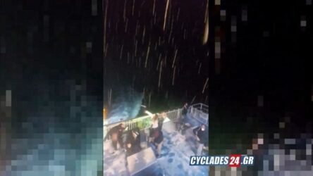 Κακοκαιρία “Ελπίς”: Χιονοπόλεμος σε κινούμενο πλοίο ανοιχτά της Ανδρου (ΒΙΝΤΕΟ)