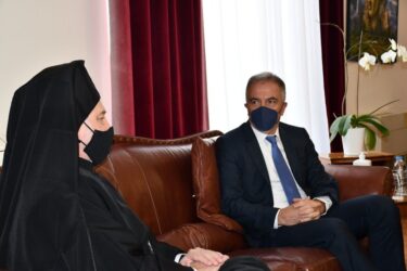Συνάντηση Καλαφάτη-Ελπιδοφόρου: “Δεν έχουμε πόλεμο, αλλά εισβολή στην Ουκρανία”