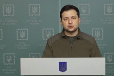 Πόλεμος στην Ουκρανία: Ο Ζελένσκι υπέγραψε την αίτηση για ένταξη της χώρας στην ΕΕ
