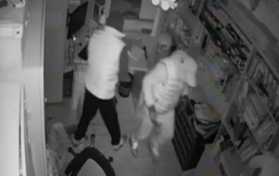 Θεσσαλονίκη: Εικόνες ντοκουμέντο από τη διάρρηξη που αντιδήμαρχος έβλεπε live στο κινητό (ΒΙΝΤΕΟ)