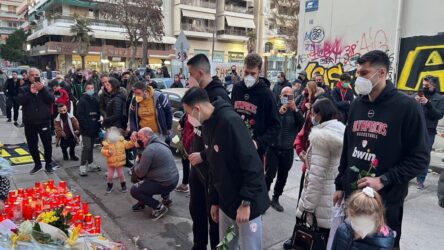 Αντιπροσωπεία της ΚΑΕ Ολυμπιακός στο σημείο δολοφονίας του 19χρονου Αλκη (ΦΩΤΟ)