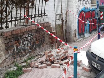 Λάρισα: Νεκρός 22χρονος που καταπλακώθηκε από κολώνα (ΦΩΤΟ)