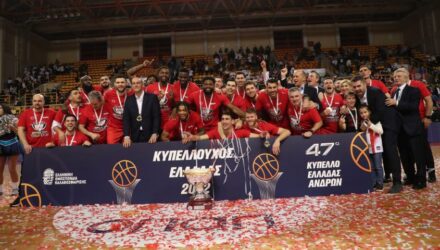 Κυπελλούχος Ελλάδας με ανατροπή ο Ολυμπιακός – Κέρδισε στον τελικό τον Παναθηναϊκό (81-73)