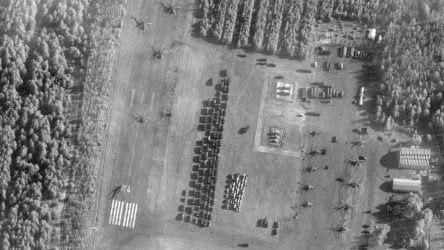 Λευκορωσία: Δορυφορικές φωτογραφίες στρατευμάτων στα σύνορα της Ουκρανίας