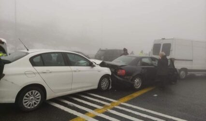 Θεσσαλονίκη: Καραμπόλα έξι αυτοκινήτων στον Περιφερειακό