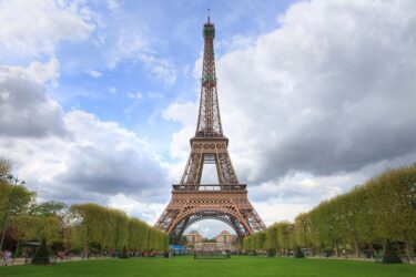 Γαλλία: Κατά έξι μέτρα ψήλωσε ο Πύργος του Αϊφελ (ΒΙΝΤΕΟ)