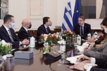 Τηλεδιάσκεψη Μητσοτάκη – Πρόεδρου της Αιγύπτου για την υλοποίηση του έργου ηλεκτρικής διασύνδεσης