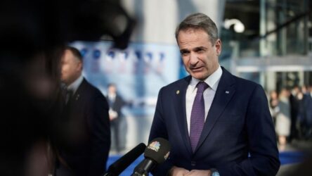 Κυριάκος Μητσοτάκης: “Ο Βαγγέλης Παπαθανασίου θα μας στέλνει πάντα τις νότες του από τους δρόμους της φωτιάς”