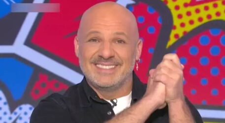 Νίκος Μουτσινάς: “Με ξεπερνά ότι προτιμάται να μένουν τα παιδιά σε κάποιο ίδρυμα, από το να είναι σε ένα σπίτι”