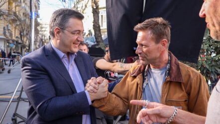 Θεσσαλονίκη: Στα γυρίσματα της ταινίας “The Bricklayer” ο Τζιτζικώστας (ΦΩΤΟ)