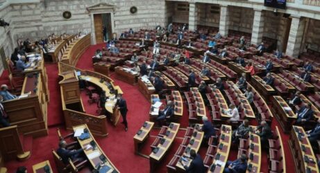 Βουλή: Σήμερα (11/4) η τροπολογία “μπλόκο” στον Κασιδιάρη