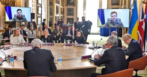 Ζελένσκι στους ηγέτες της Ευρώπης: “Βοηθήστε να σταματήσουμε τους Ρώσους γιατί μετά θα έρθουν σε σας”