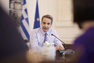 Μητσοτάκης σε Ζελένσκι: “Θέμα αρχής να μην δεχθούμε την αλλαγή συνόρων που προσπαθεί να επιβάλλει η Ρωσία”