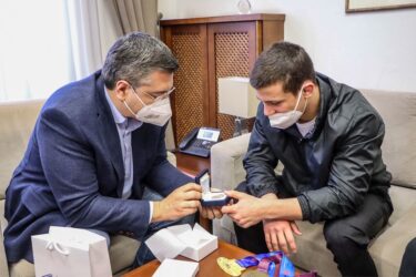 Συνάντηση Τζιτζικώστα με τον Πρωταθλητή Ευρώπης Γιώργο Κουγιουμτσίδη