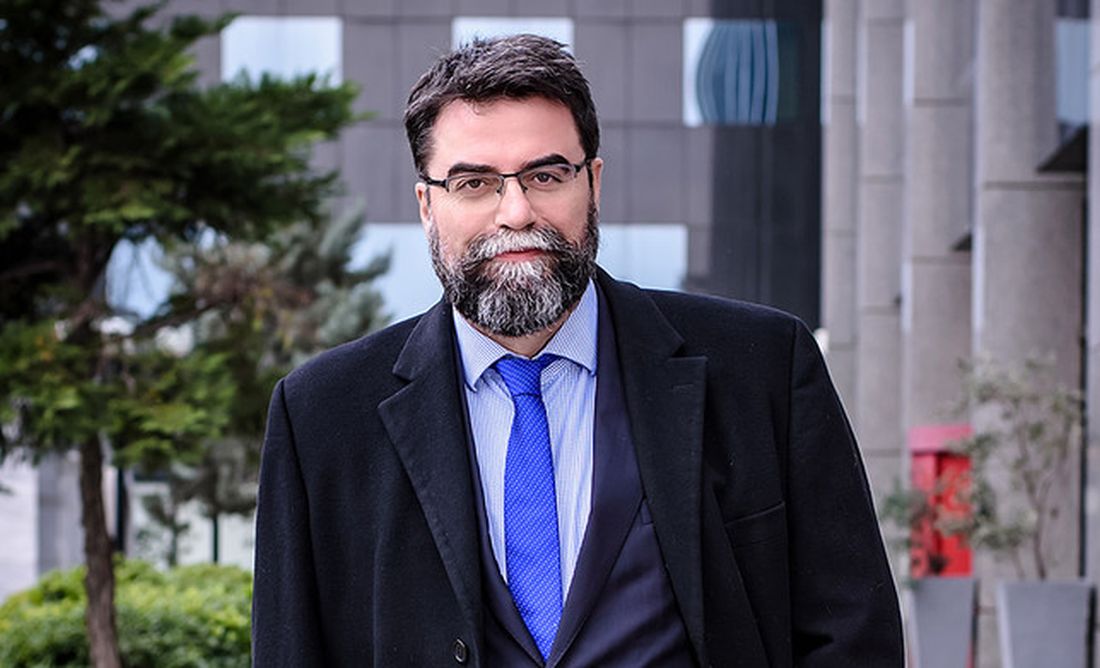 Βασίλης Οικονόμου