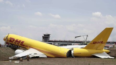 Συγκλονιστικό βίντεο: Αεροσκάφος κόπηκε στη μέση κατά τη διάρκεια κατεπείγουσας προσγείωσης