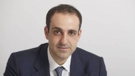 Θετικός στον κορονοϊό ο διευθυντής του πρωθυπουργικού γραφείου του Κυριάκου Μητσοτάκη