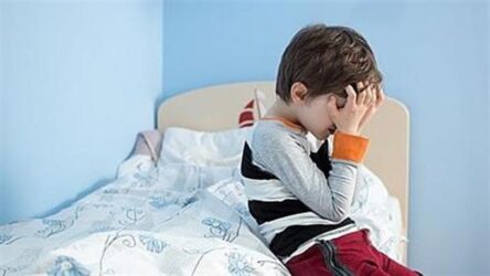 Υπνοβασία στα παιδιά: Σε τι μπορεί να οφείλεται και τι να προσέχουμε