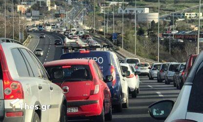 Θεσσαλονίκη: Ουρές τα αυτοκίνητα στον Περιφερειακό μετά από τροχαίο (ΧΑΡΤΗΣ)