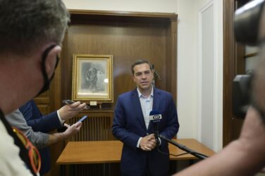 Τσίπρας: “Η ρήτρα αναπροσαρμογής είναι παράλογη είναι και παράνομη”