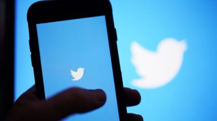 Ελον Μασκ: Αλλάζει το λογότυπο του Twitter – Φεύγει το πουλί, έρχεται το “Χ”