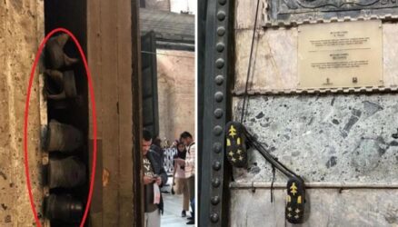 Αγία Σοφία: Ντροπιαστικές εικόνες – Κρεμούν παπούτσια σε πόρτες και τοίχους