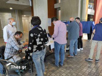 ΣΥΡΙΖΑ: Ουρές στις κάλπες – Εσπασε το “φράγμα” των 100000 ψηφοφόρων (ΦΩΤΟ)