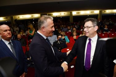 Καλαφάτης: «Ο Μπουρλά έδωσε τη δυνατότητα να προμηθευτεί η ΕΕ το εμβόλιο χωρίς αποκλεισμούς»