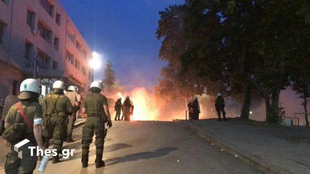 Δακρυγόνα και αντικείμενα στο ΑΠΘ (ΒΙΝΤΕΟ & ΦΩΤΟ)