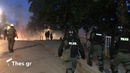 Θεσσαλονίκη: Επεισόδια μεταξύ αντιεξουσιαστών και ΜΑΤ έξω από το ΑΠΘ