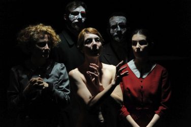 Για έξι παραστάσεις στην Θεσσαλονίκη η παράσταση “Μεταμόρφωση” του Φραντς Κάφκα