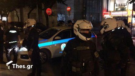 Θεσσαλονίκης: Νυχτερινά επεισόδια – Επιτέθηκαν σε αστυνομικούς με πέτρες και φωτοβολίδες