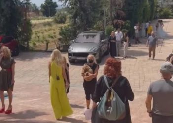 Τηλεφώνημα για βόμβα στον ΑΝΤ1: Οι εργαζόμενοι εγκαταλείπουν το κτίριο (ΒΙΝΤΕΟ)