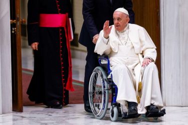 Πάπας Φραγκίσκος: «Εχω οξεία βρογχίτιδα, αλλά όπως βλέπετε είμαι ζωντανός»