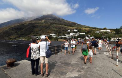 Ιταλία: Καταστροφική φωτιά στο νησί Στρόμπολι από… κινηματογραφικό συνεργείο