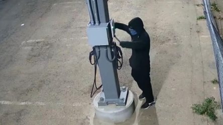 Αυξάνονται οι κλοπές σε φορτιστές αυτοκινήτων (ΒΙΝΤΕΟ)