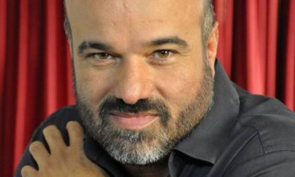 Κώστας Κωστόπουλος: Παραιτήθηκε ο σκηνοθέτης της σειράς “Σασμός” μετά την καταγγελία για βιασμό