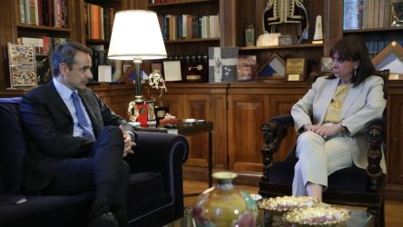 Με την Σακελλαροπούλου συναντήθηκε ο Μητσοτάκης