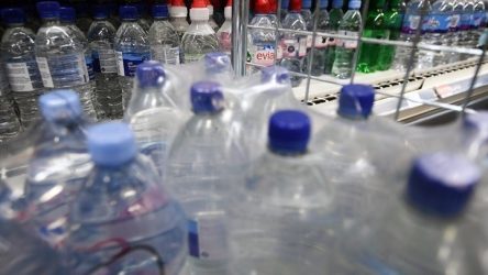 “Δεν ακριβαίνει το εμφιαλωμένο νερό που πωλείται σε πλαστική συσκευασία”
