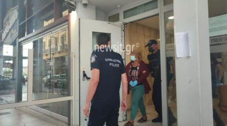 Πειραιάς: Ποινή ενός έτους με τριετή αναστολή στην μητέρα 5χρονης που παραλίγο να πνιγεί