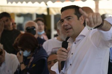 Τσίπρας: “Ο κ. Μητσοτάκης συμπεριφέρεται ως ο βασιλιάς του καρτέλ της ενέργειας και προστάτης των γαλάζιων golden-boys της ΔΕΗ”